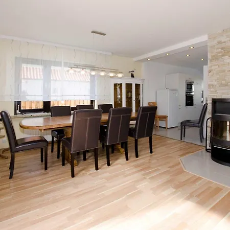 Marina - Kemnitz 度假居 达默